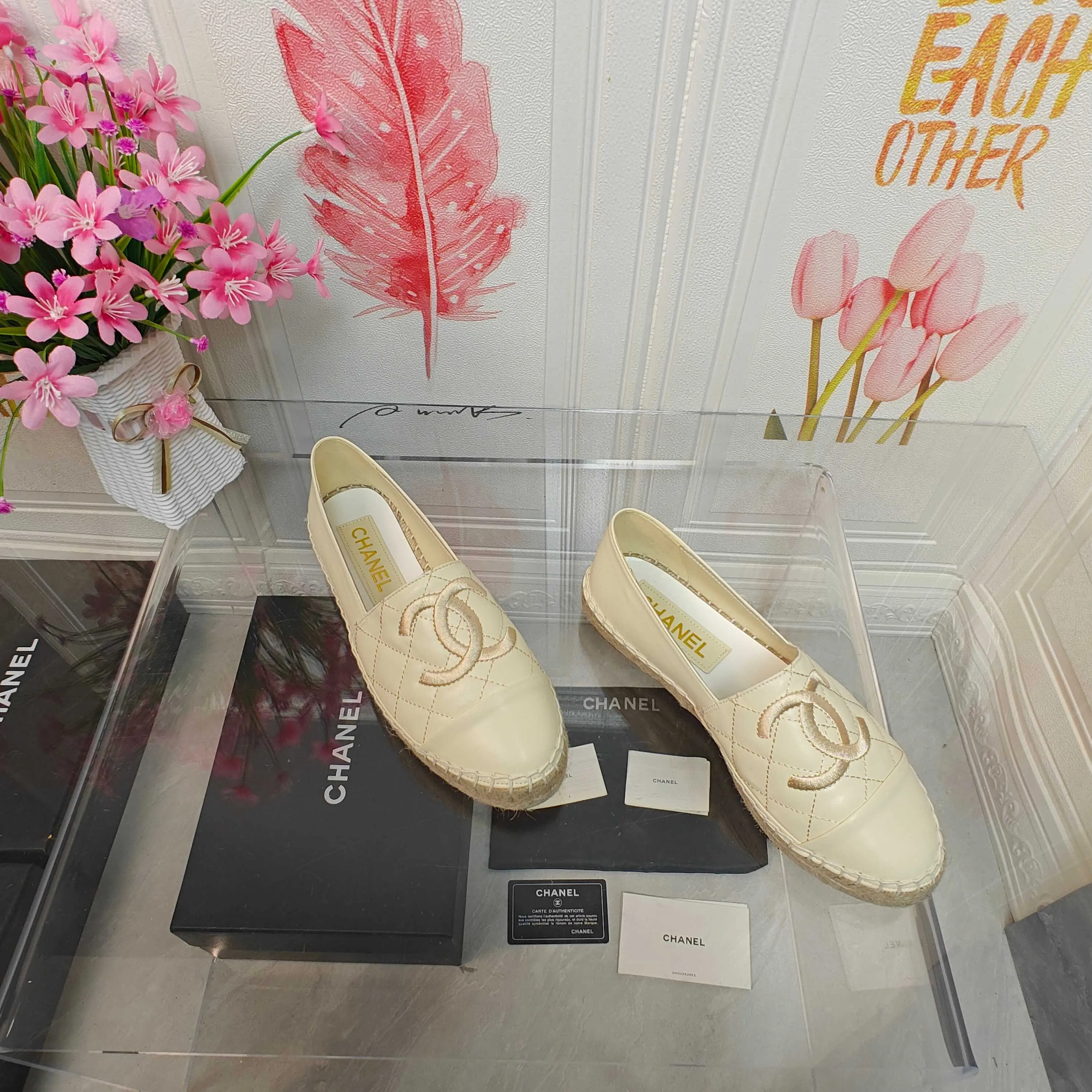 👟👟Ex-factory price 400👟👟 CHANEL 2025 early spring new fisherman shoes, top version 👏👏The inner pads are all made of original imported goatskin! Number of codes: 35 - 40 (codes 34, 41, and 42 can be customized without return or exchange) Standard codes come with a full set of packaging